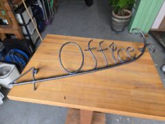 ←Office　事務所はこちら…